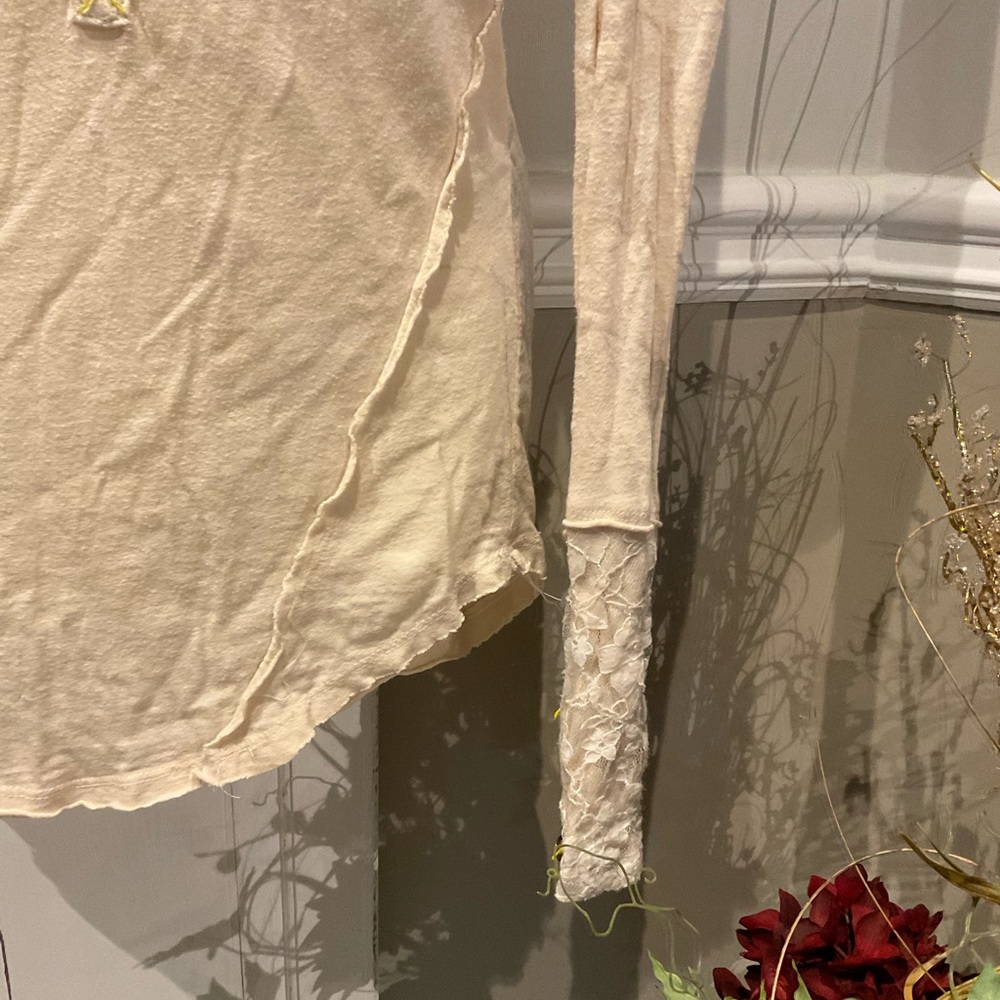 Free People Cream Top With Lace on Sleeves Size Medium - Picture 6 of 8